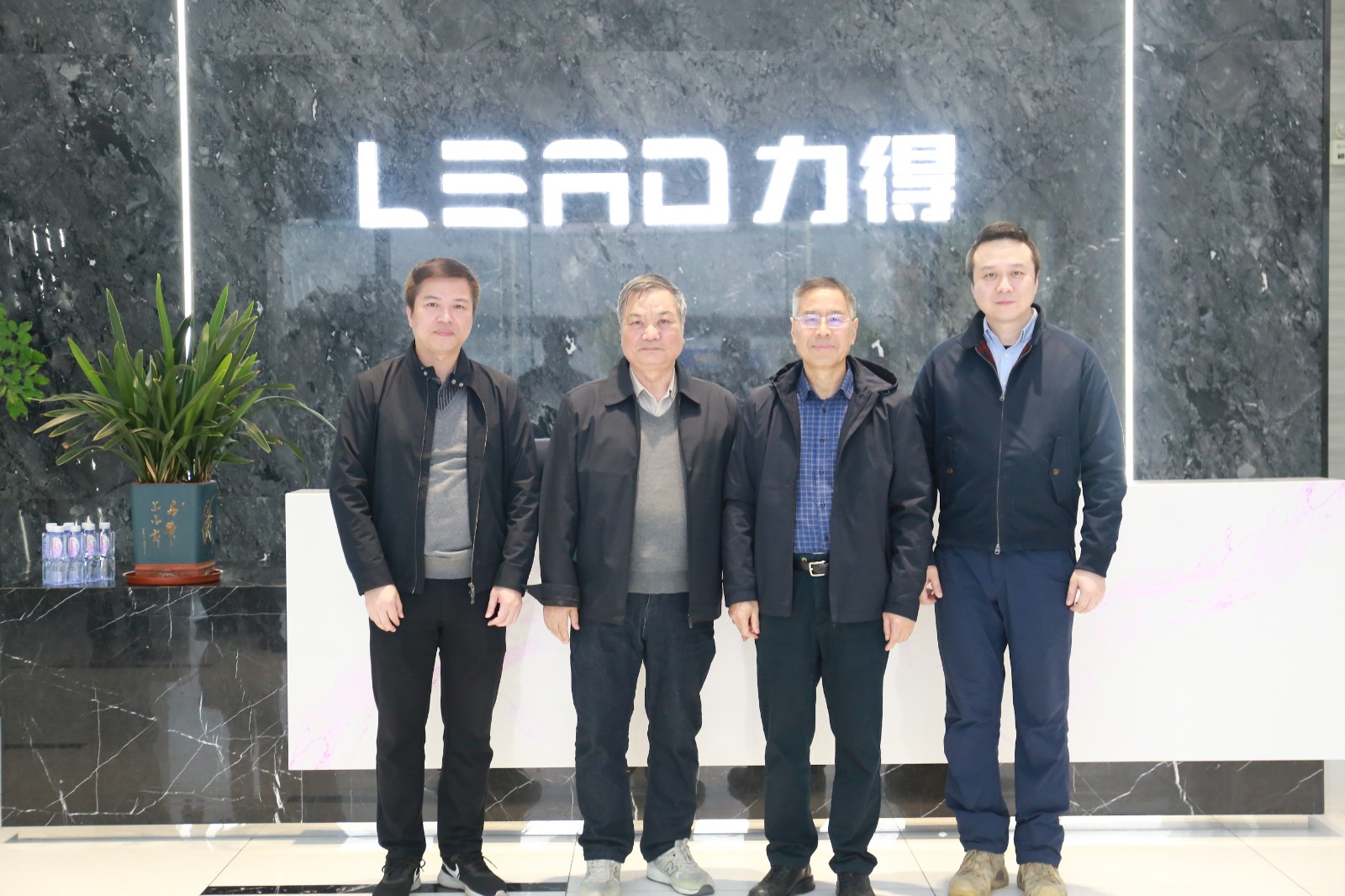 1737704477931489.jpg 1737704477931489.jpg